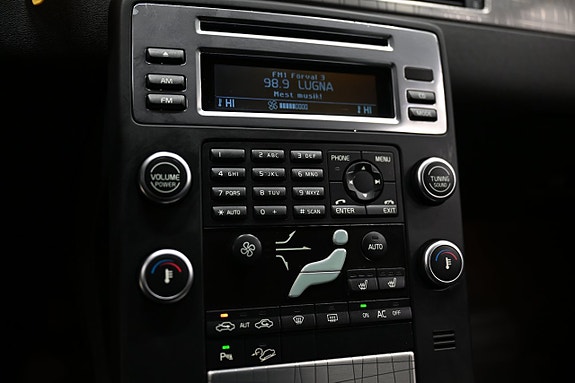 Volvo XC70 23 of 27