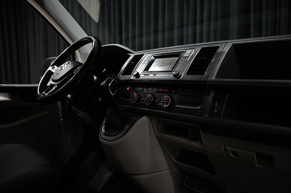 Volkswagen Caravelle 29 of 30
