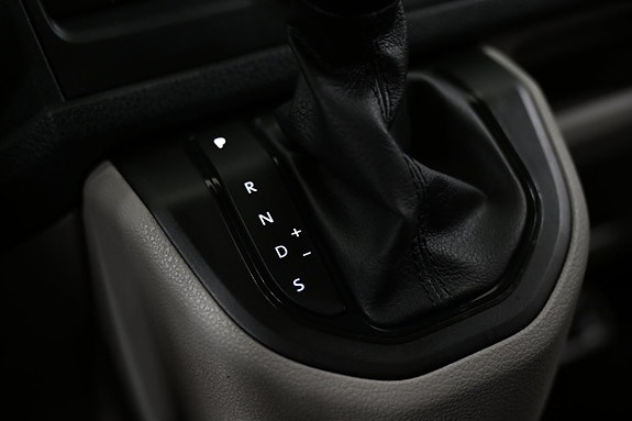 Volkswagen Caravelle 24 of 30