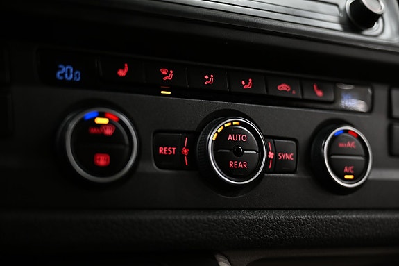 Volkswagen Caravelle 23 of 30