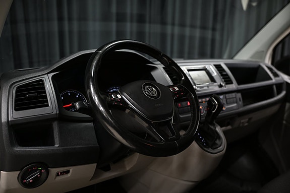 Volkswagen Caravelle 18 of 30