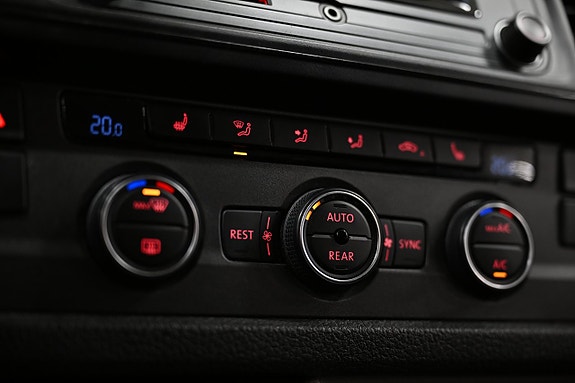 Volkswagen Caravelle 22 of 28