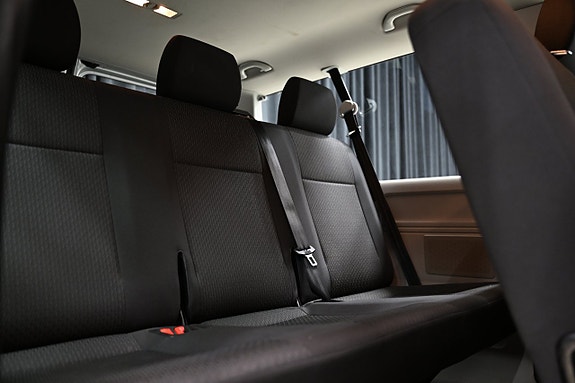 Volkswagen Caravelle 8 of 28