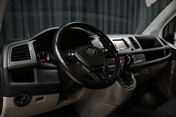 Volkswagen Caravelle 16 of 28