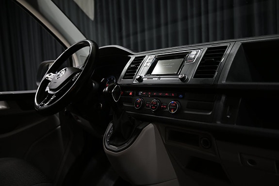 Volkswagen Caravelle 27 of 28