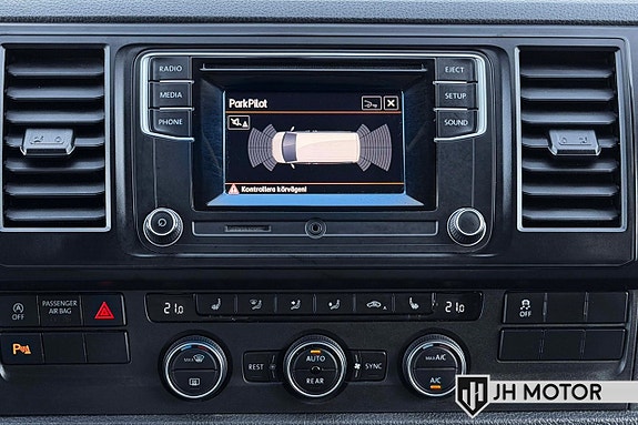 Volkswagen Caravelle 18 of 29