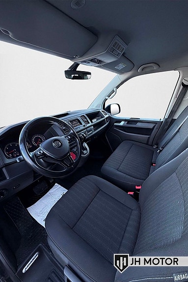 Volkswagen Caravelle 13 of 29