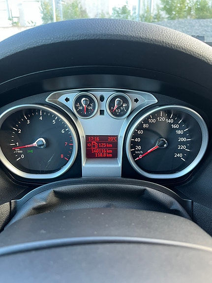 Ford C-Max 8 of 27