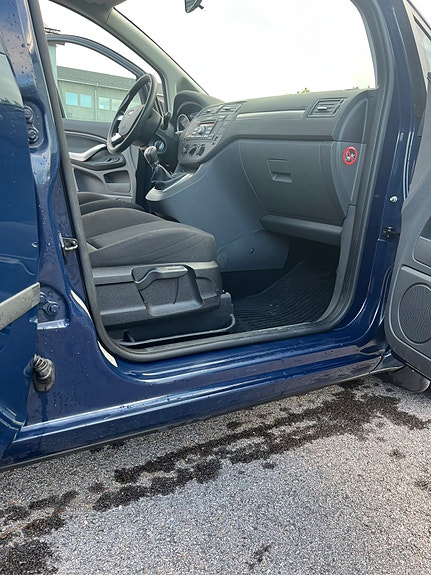Ford C-Max 15 of 27