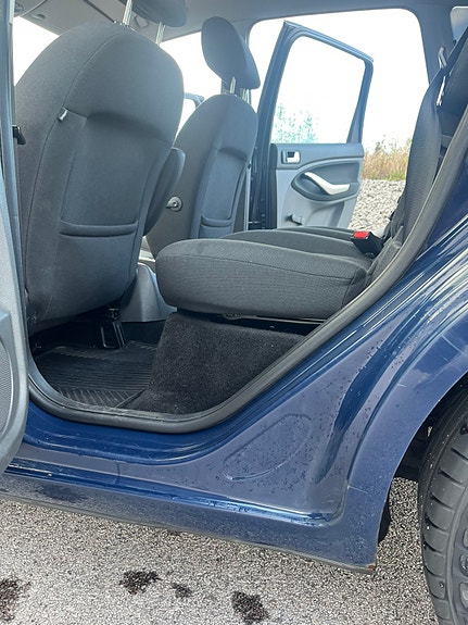 Ford C-Max 13 of 27