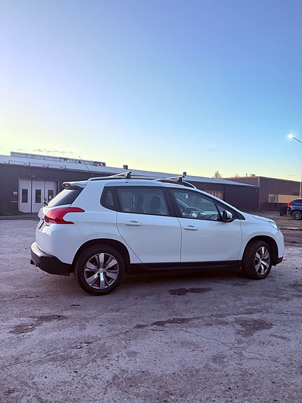 Peugeot 2008 4 of 6
