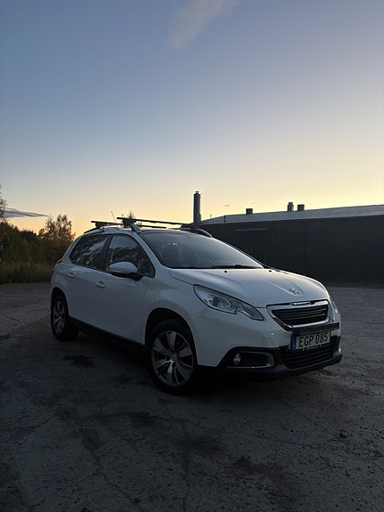 Peugeot 2008 2 of 7