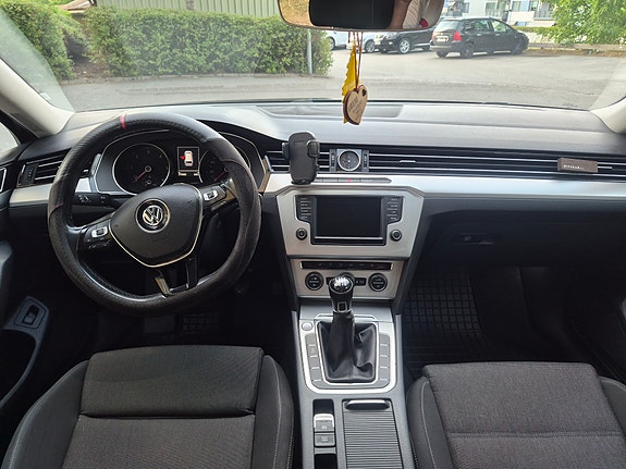 Volkswagen Passat 10 of 10