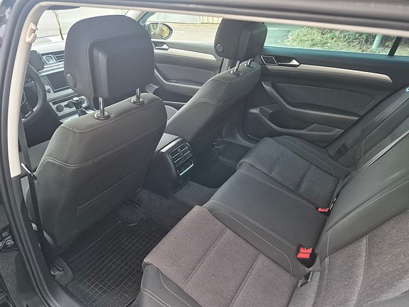Volkswagen Passat 9 of 10