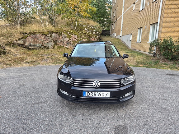 Volkswagen Passat 2 of 10