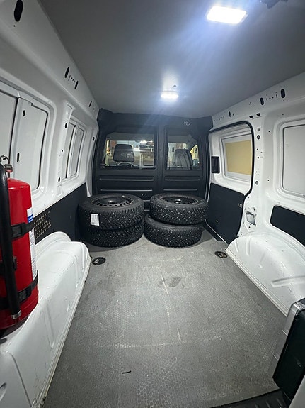 Volkswagen Caddy 5 of 5