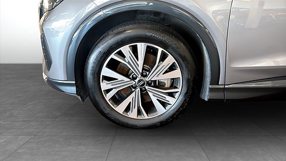 Audi Q4 e-tron 6 of 16