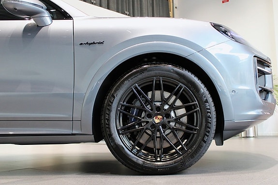 Porsche Cayenne S 15 of 17
