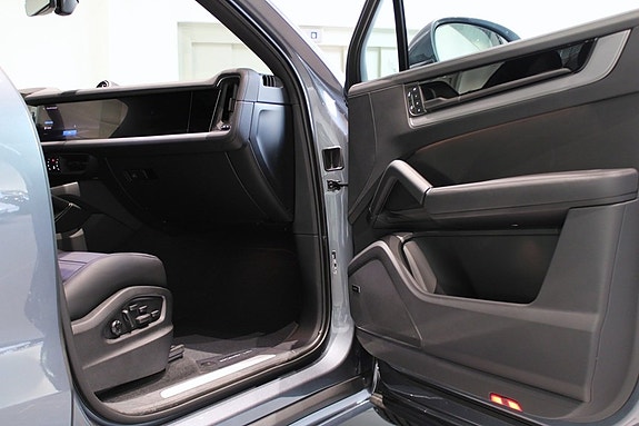 Porsche Cayenne S 14 of 17