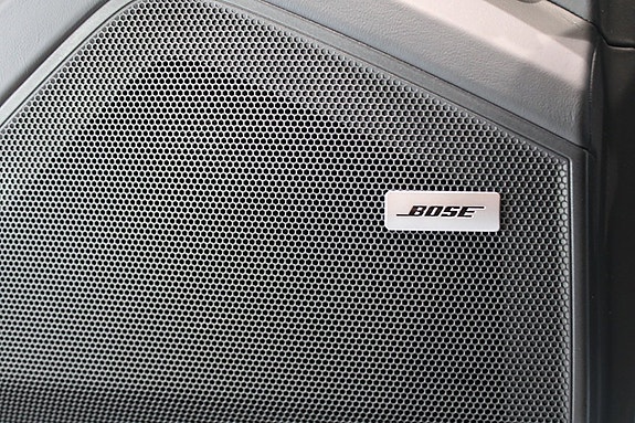 Porsche Cayenne S 13 of 17