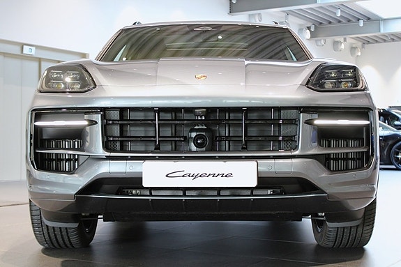 Porsche Cayenne S 5 of 17