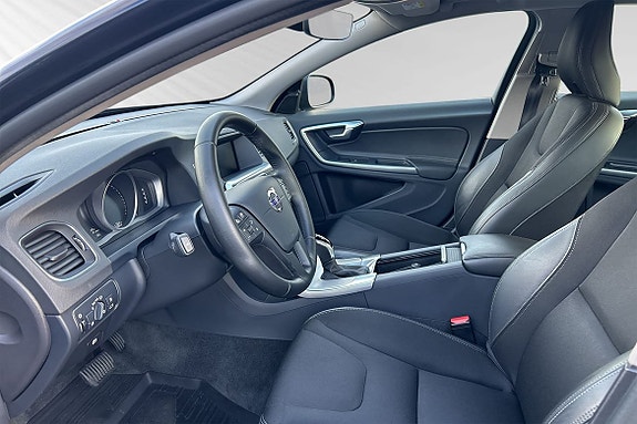 Volvo S60 8 of 12