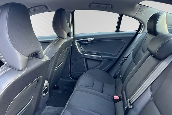 Volvo S60 9 of 12
