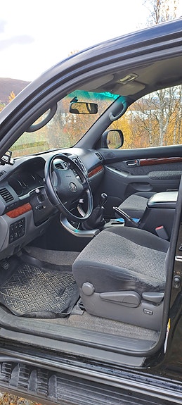 Toyota Land Cruiser 3 of 4