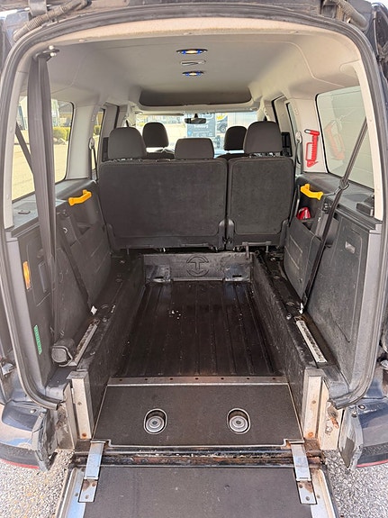 Volkswagen Caddy Maxi 10 of 19