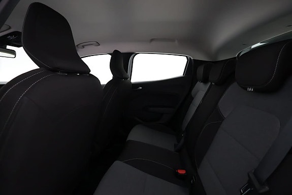 Renault Clio 10 of 16