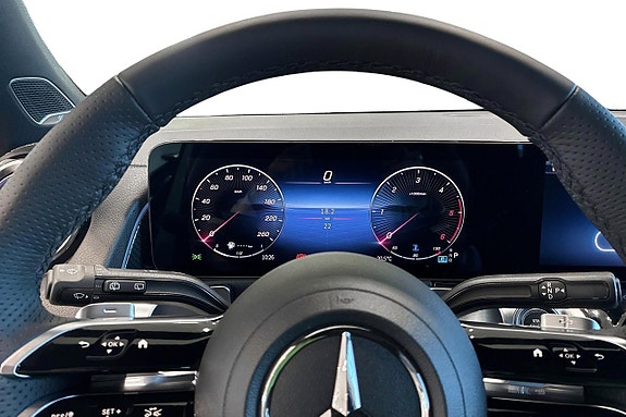 Mercedes-Benz GLB220 d 11 of 14