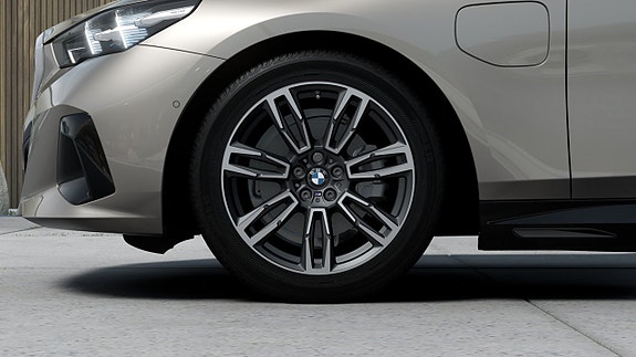 BMW 530e 5 of 14