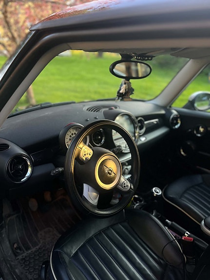 MINI Cooper 2 of 3