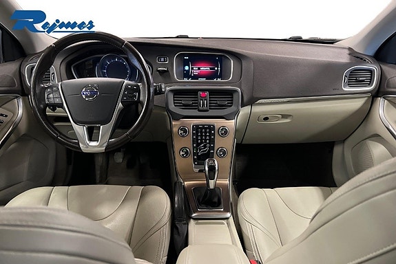 Volvo V40 Cross Country 7 of 18