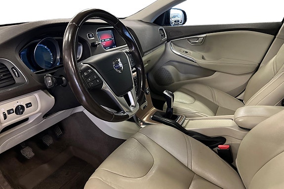 Volvo V40 Cross Country 8 of 18