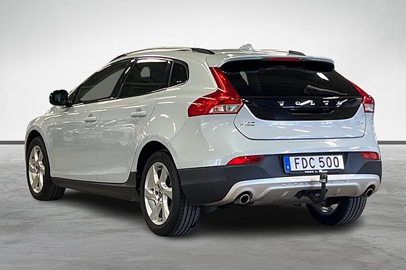 Volvo V40 Cross Country 2 of 18