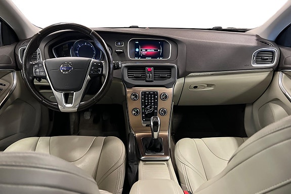 Volvo V40 Cross Country 7 of 18