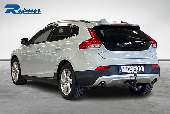 Volvo V40 Cross Country 2 of 18