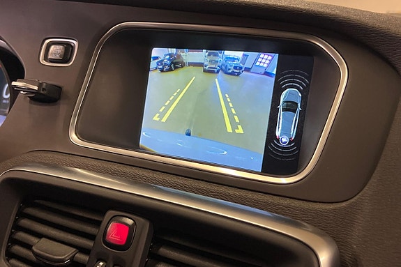 Volvo V40 Cross Country 13 of 18