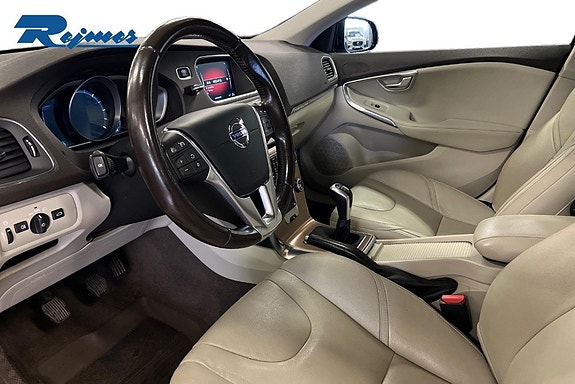 Volvo V40 Cross Country 8 of 18