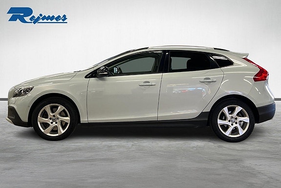 Volvo V40 Cross Country 3 of 18