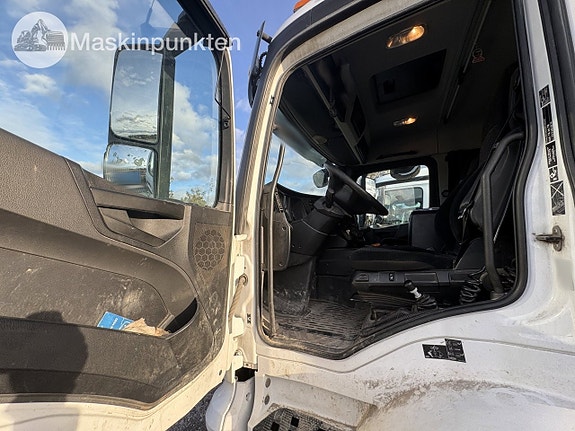 Mercedes-Benz Arocs 6x2 Schaktbil 7 of 27