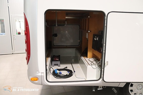 Rapido 966 / Mercedes 3,0 V6 Aut / Skinn / Taksäng 5 of 14