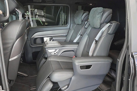 Mercedes-Benz V300 8 of 16