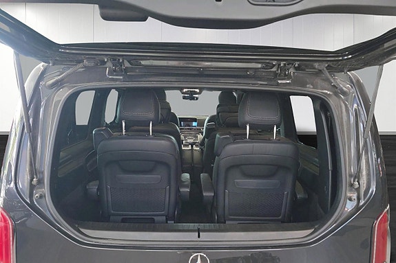 Mercedes-Benz V300 16 of 16