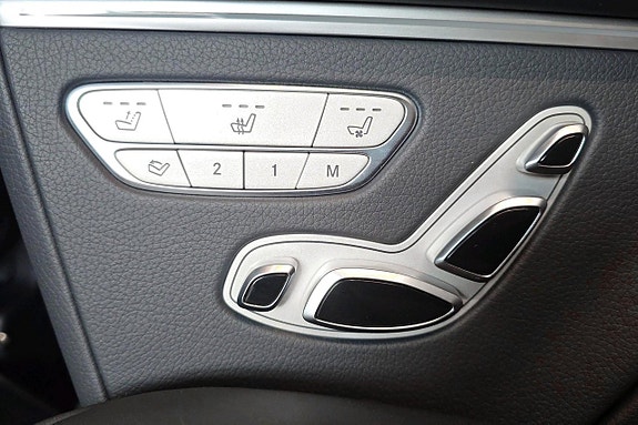 Mercedes-Benz V300 11 of 16