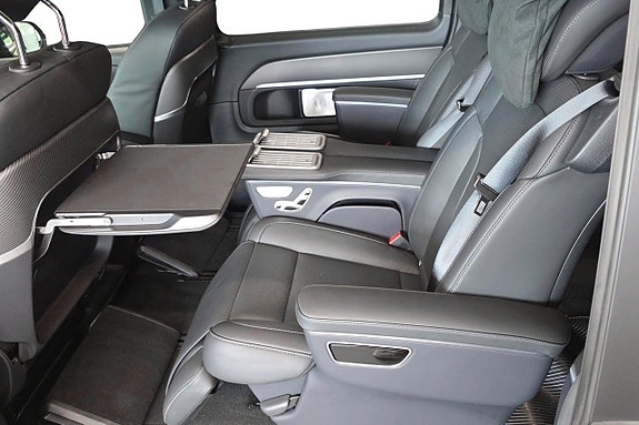 Mercedes-Benz V300 7 of 16