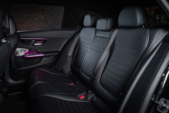 Mercedes-Benz C300 d 28 of 28