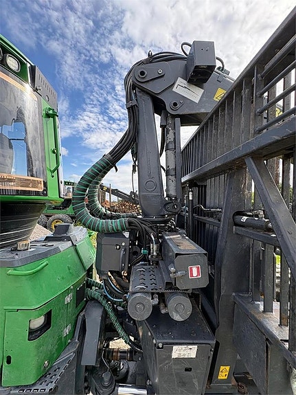 John Deere 1210G 21 of 24
