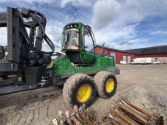 John Deere 1210G 14 of 24